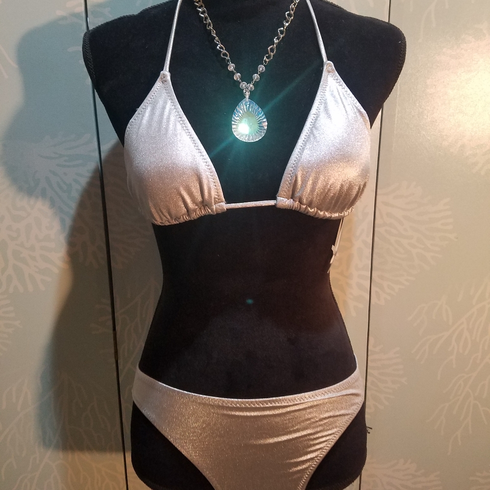 Silver Bikini - Picture 4 of 6